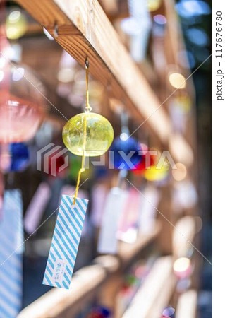夏の熊野神社(熊野大社)　風鈴の飾り「かなで」　山形県南陽市 117676780