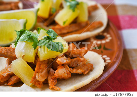 タコス・アル・パストール　Tacos al pastor　（メキシコ料理） 117677958