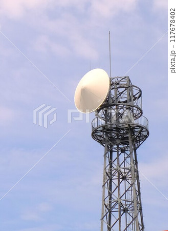 電波塔のレドームアンテナ 電波塔のレドームアンテナ 117678402