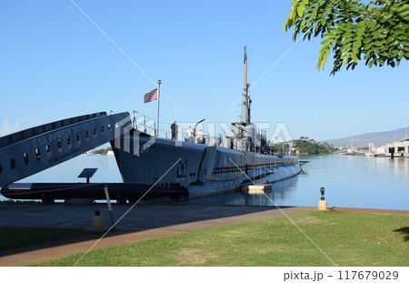 ハワイのパールハーバーに展示されている第二次大戦時の米潜水艦 ハワイのパールハーバーに展示されている第二次大戦時の米潜水艦 117679029
