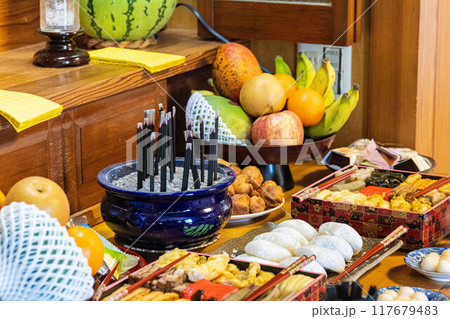 沖縄のお盆　お供え物と線香 117679483