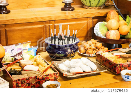 沖縄のお盆 お供え物と線香 沖縄のお盆 お供え物と線香 117679486