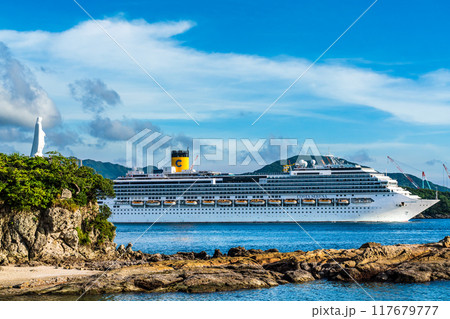 長崎港客船出港　神の島からコスタ・セレーナと岬のマリア像【長崎市】 117679777