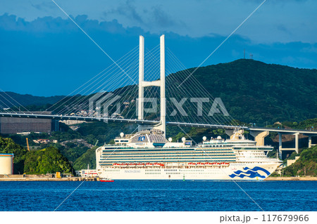 長崎港客船出港 神の島からダイヤモンド・プリンセスと女神大橋【長崎市】 長崎港客船出港 神の島からダイヤモンド・プリンセスと女神大橋【長崎市】 117679966