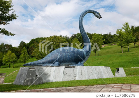 【小平町　小平ダム公園「首長竜」の実物大オブジェ】 117680279