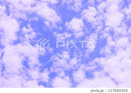 青い空と白い雲(背景素材) 117680308