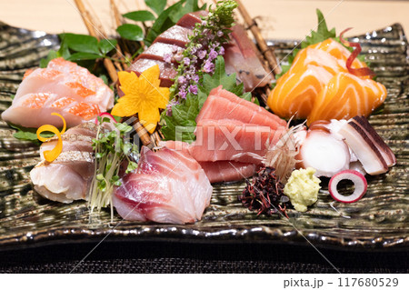 美味しい刺身七品盛り合わせ 美味しい刺身七品盛り合わせ 117680529