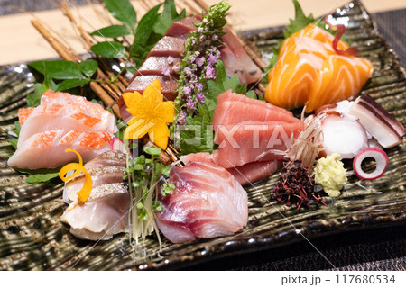 美味しい刺身七品盛り合わせ 117680534