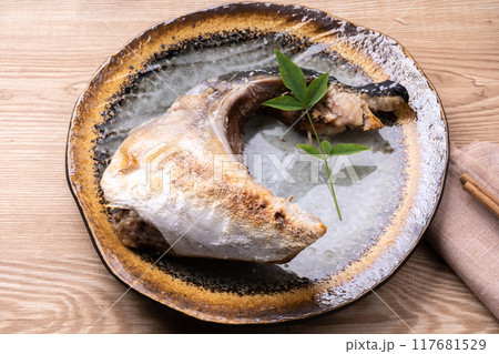 鰤かまの塩焼き 117681529