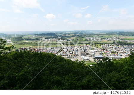 【本別町 本別公園「神居山展望台」より西方の本別市街地を望む】 【本別町 本別公園「神居山展望台」より西方の本別市街地を望む】 117681536