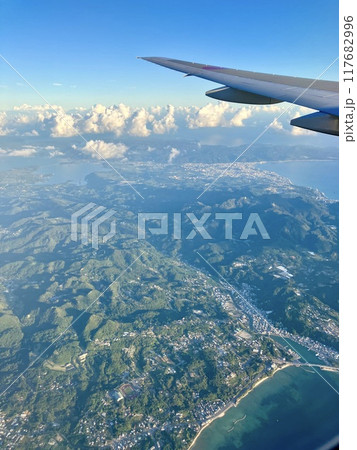飛行機から見た沖縄本島 飛行機から見た沖縄本島 117682996
