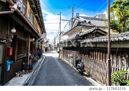 【重要伝統的建造物群保存地区】富田林寺内町　東筋の街並み　大阪府富田林市 117683250