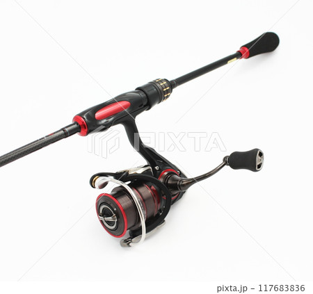 投げ釣りやルアーフィッシングで使うスピニングリール 117683836