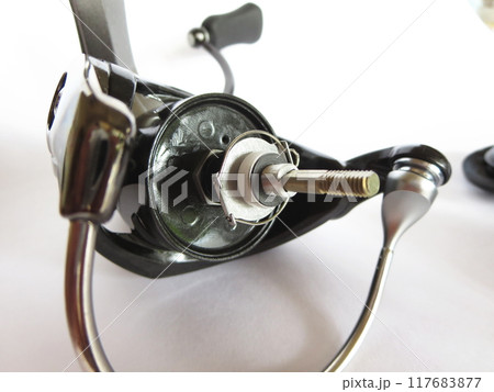 ルアーフィッシングで使うスピニングリールを分解メンテナンス 117683877