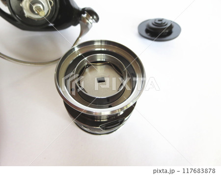 ルアーフィッシングで使うスピニングリールを分解メンテナンス 117683878