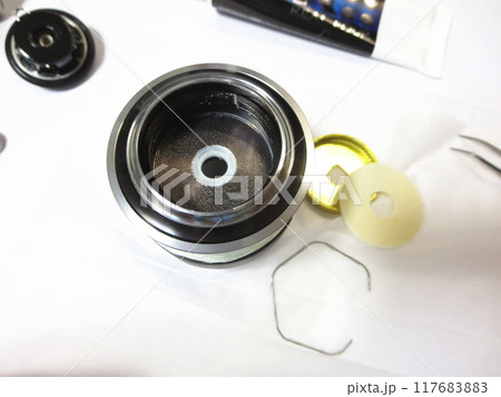 ルアーフィッシングで使うスピニングリールを分解メンテナンス 117683883