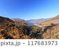 紅葉する山2 117683973