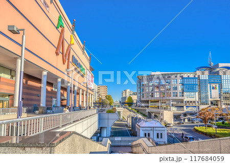 横浜市都筑区の都市風景　センター北駅　モザイクモール港北 117684059