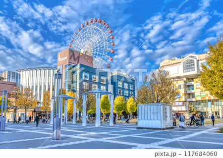 横浜市都筑区の都市風景 センター北駅 センター北芝生広場 横浜市都筑区の都市風景 センター北駅 センター北芝生広場 117684060