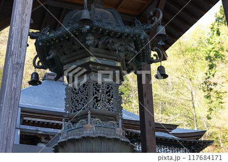 山寺　金灯篭　立石寺の風景 117684171