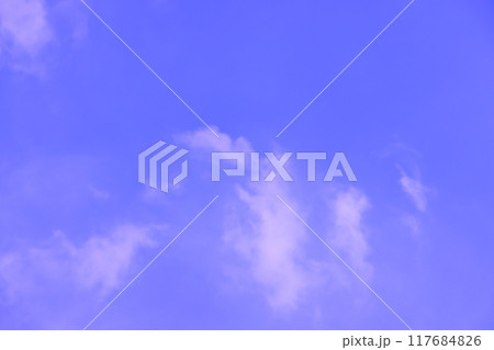 青い空と白い雲(背景素材) 青い空と白い雲(背景素材) 117684826