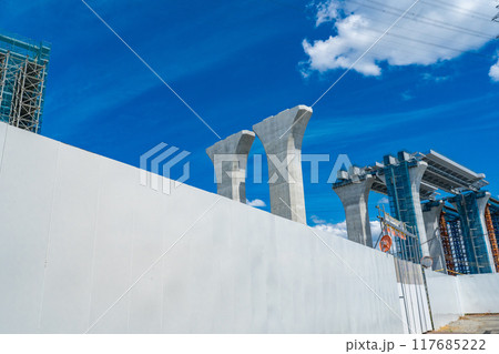 大阪府　新名神高速　真夏の淀川右岸の高槻高架橋工事 117685222