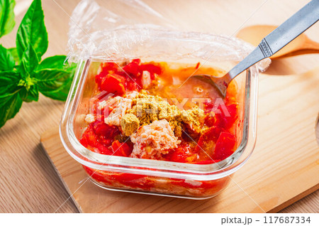 レンチン無水カレー作り カレー粉投入 レンチン無水カレー作り カレー粉投入 117687334