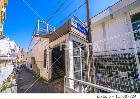 日本の横浜都市景観　8月。SOTETSU　西谷駅などを望む 117687724