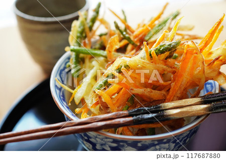 野菜の天ぷら, かき揚げの天丼(天ぷらどんぶり) 117687880
