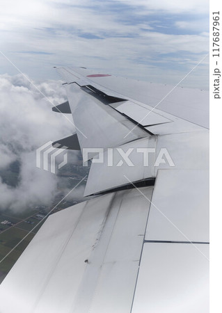 B777の主翼（フラップ、エルロン、スポイラー） 117687961