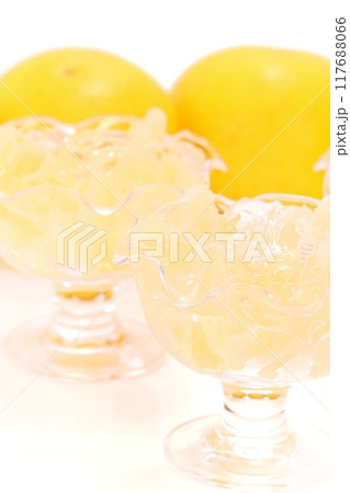 土佐文旦のグラスゼリー　大きい柑橘類　明るい背景 117688066