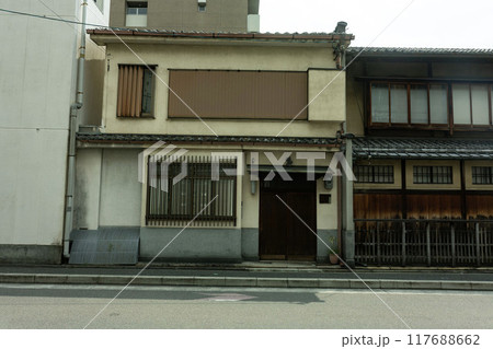 京町屋、京都の古い一軒屋、日本の和風建築、京都の木造建築 117688662