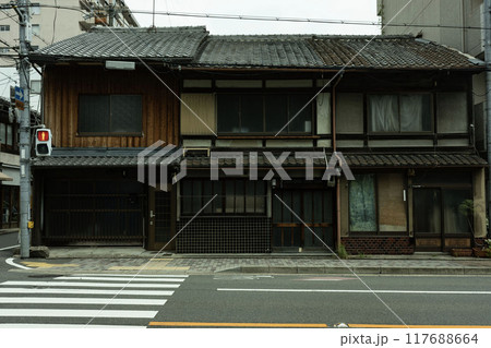 京町屋、京都の古い一軒屋、日本の和風建築、京都の木造建築 117688664
