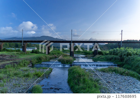 鉄橋と清武川 鉄橋と清武川 117688695