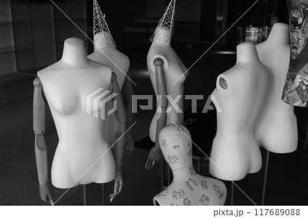 マネキンの井戸端会議 117689088