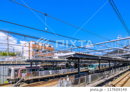 日本の横浜都市景観 8月。SOTETSU 西谷駅などを望む 日本の横浜都市景観 8月。SOTETSU 西谷駅などを望む 117689149