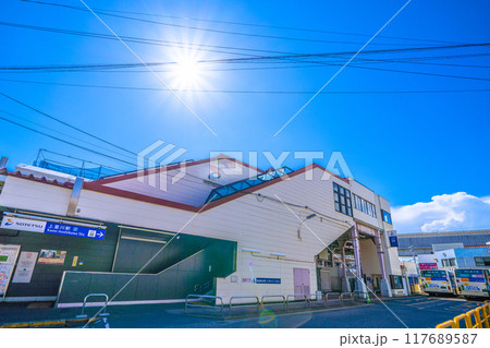 日本の横浜都市景観　8月。SOTETSU　上星川駅などを望む 117689587