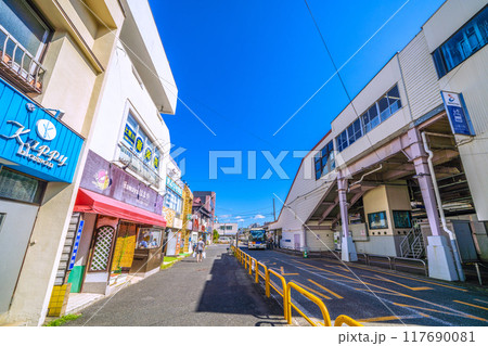 日本の横浜都市景観　8月。SOTETSU　上星川駅などを望む 117690081