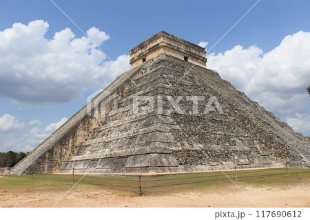 青い海と純白の砂で世界中から愛されるメキシコ随一リゾート、カンクン!世界遺産、遺跡、セノーテ、タコス 青い海と純白の砂で世界中から愛されるメキシコ随一リゾート、カンクン!世界遺産、遺跡、セノーテ、タコス 117690612