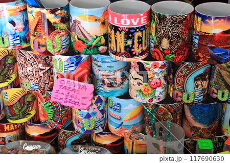 青い海と純白の砂で世界中から愛されるメキシコ随一リゾート、カンクン！世界遺産、遺跡、セノーテ、タコス 117690630