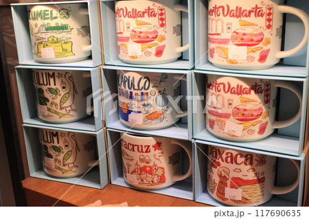 青い海と純白の砂で世界中から愛されるメキシコ随一リゾート、カンクン！世界遺産、遺跡、セノーテ、タコス 117690635