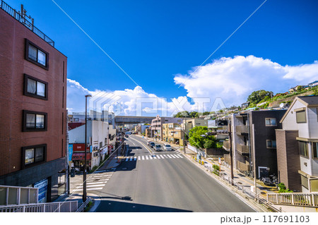 日本の横浜都市景観　8月。SOTETSU　上星川駅前（左奥に上星川駅）や国道16号などを望む 117691103
