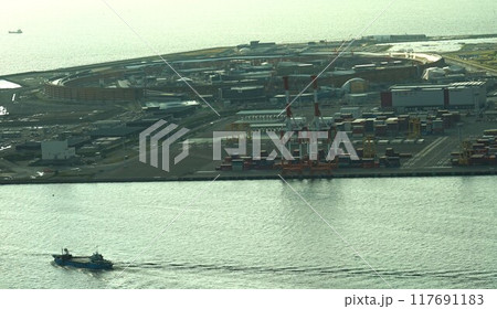 大阪湾の夢洲の風景 117691183