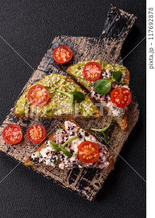 Crispy sandwich or bruschetta with guacamole, tuna and flax seeds 117692878