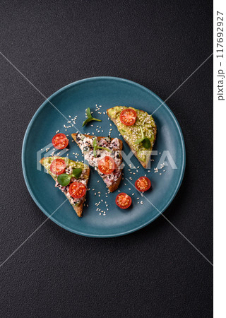 Crispy sandwich or bruschetta with guacamole, tuna and flax seeds 117692927