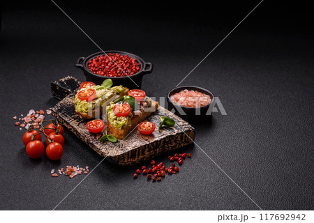 Crispy sandwich or bruschetta with guacamole, tuna and flax seeds Crispy sandwich or bruschetta with guacamole, tuna and flax seeds 117692942