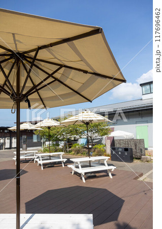 新潟県燕市　道の駅国上のテラス席 117696462