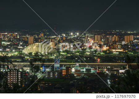 日本の岡山県岡山市の山から見た美しい打ち上げ花火 117697070