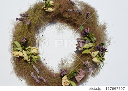 スモークツリーとクリスマスローズのドライフラワーのリース　　 117697297