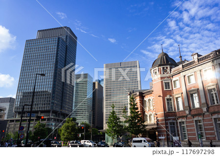東京駅と丸の内の都市風景イメージ 東京駅と丸の内の都市風景イメージ 117697298